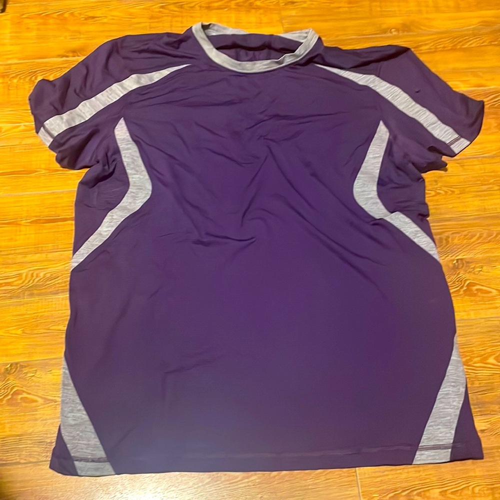Lululemon t-shirt